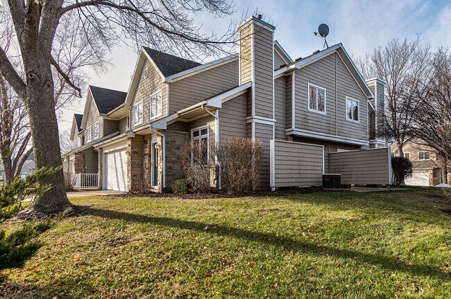 Building Photo - 811 Burr Oaks Dr