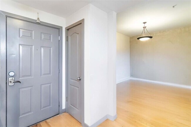 Foto del edificio - 390 17th St NW