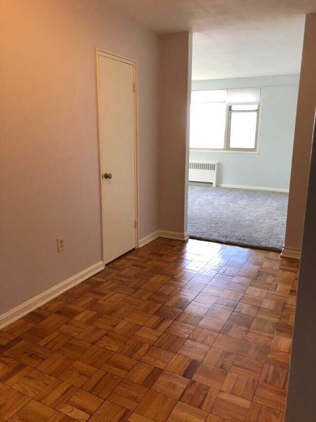 Foyer - 11820 Edgewater Dr