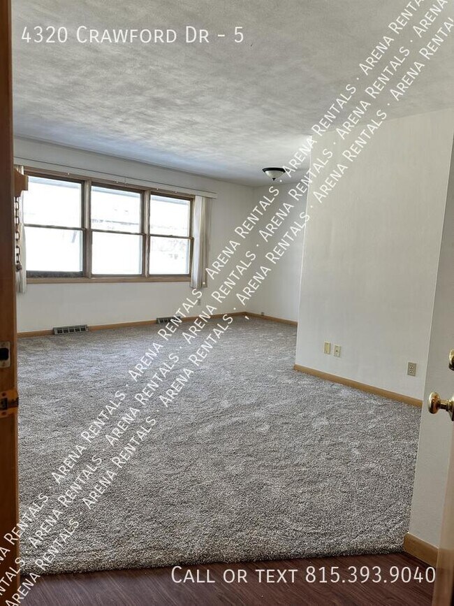 4320 Crawford Dr Unit 5, Rockford, IL 61114 Room for Rent in Rockford