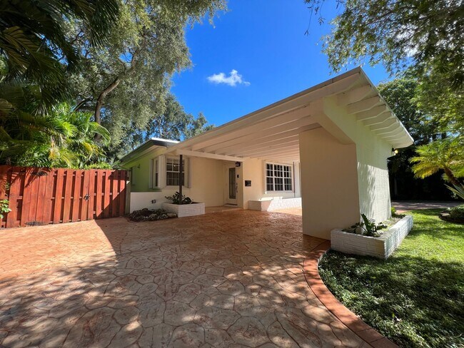 Foto del edificio - Beautifully appointed 4 Bedrooms, 2 Bathro...