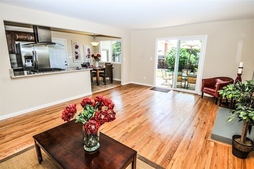 Foto del edificio - GORGEOUSLY RENOVATED 3BD/2BA HOME IN CLAIREMONT! AVAILABLE JUNE~ ONLY $4,895/mo!