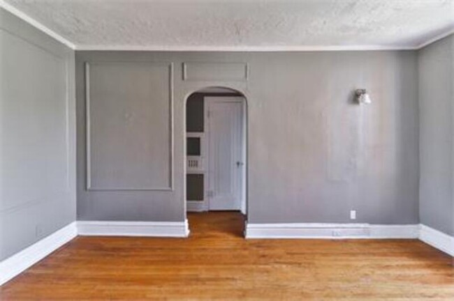 Building Photo - 3858 Bamberger Ave