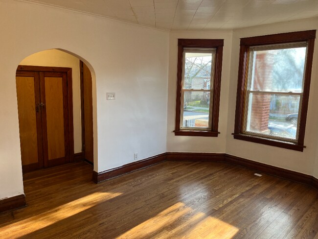 Building Photo - 1333 N Avers Ave