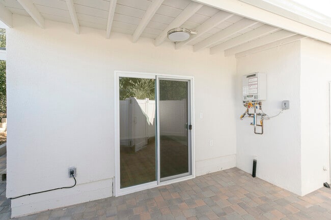 Building Photo - 7209 Dos Rios Dr