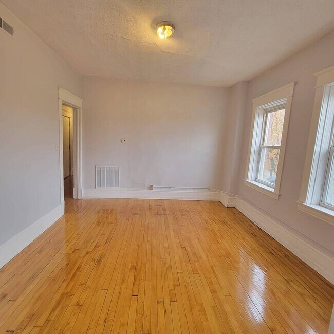 Foto del edificio - 597 Blair Ave