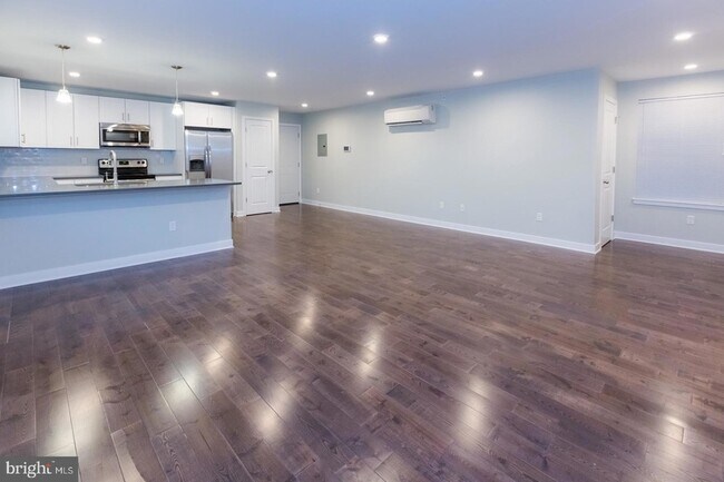 Foto del edificio - 1228-32 W College Ave