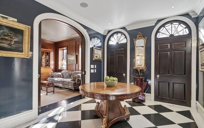 Foto del edificio - Georgetown East Village Perfection with PA...