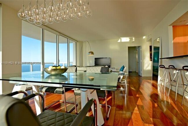 Foto del edificio - 6365 Collins Ave