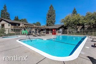 Building Photo - 1 br, 1 bath  - 4930 College Oak Dr Apt 83