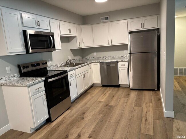 Building Photo - 1646 W 42nd St