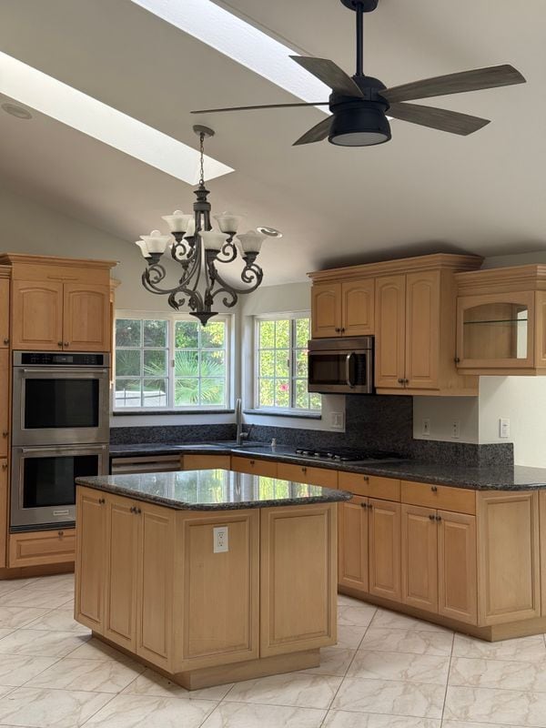 Building Photo - 1279 Clayford Ave