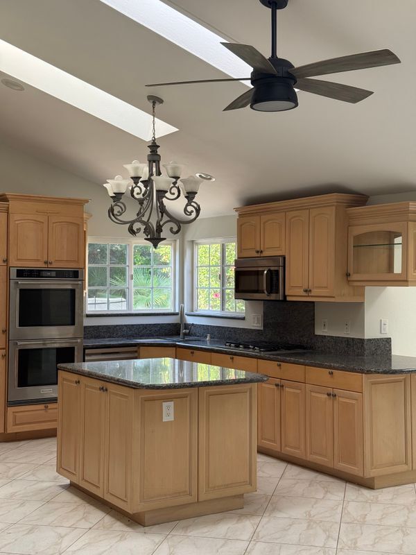 Foto del edificio - 1279 Clayford Ave