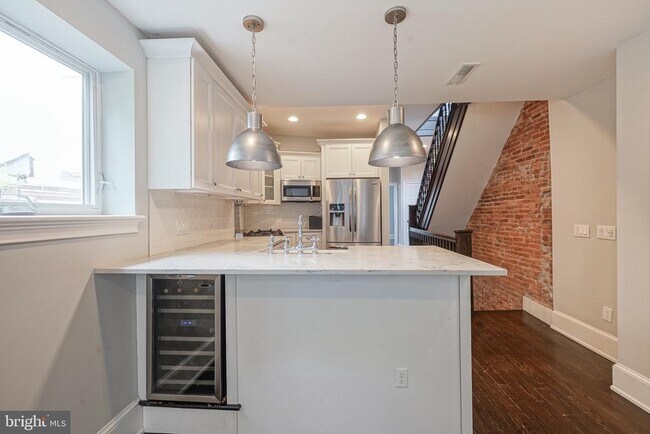 Building Photo - 1855 Frankford Ave