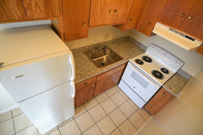 Building Photo - 409 38th St