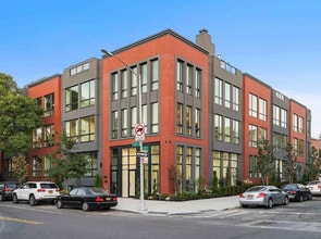 Building Photo - 695 6th Ave