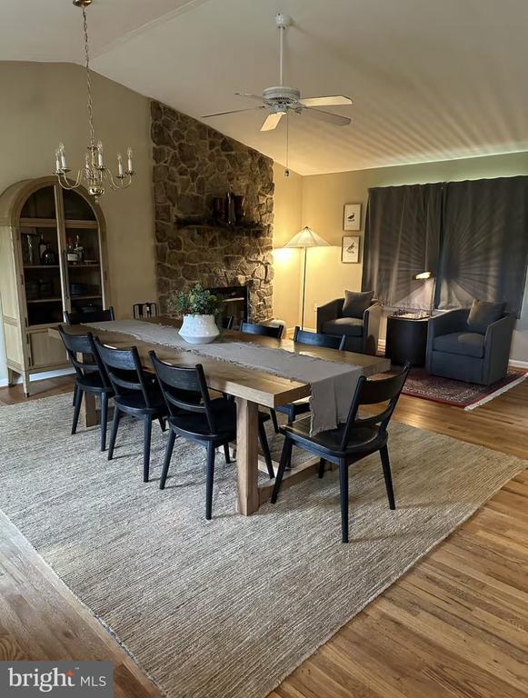 Foto del edificio - 411 Whiskey Still Rd