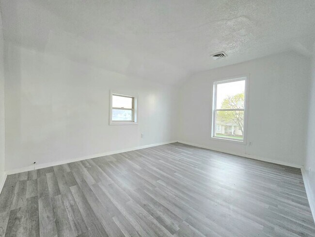 Foto del edificio - 3312 E Mishawaka Ave