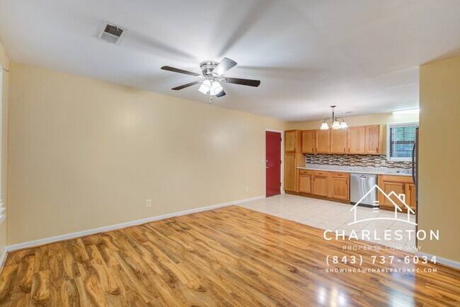 Building Photo - 106 Carriage Ct
