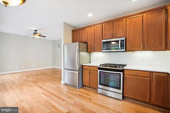 Building Photo - 43625 Dunhill Cup Square