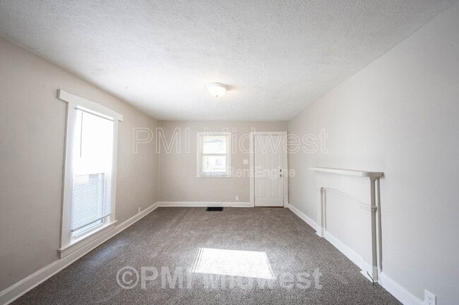 Building Photo - 1214 W 25th St