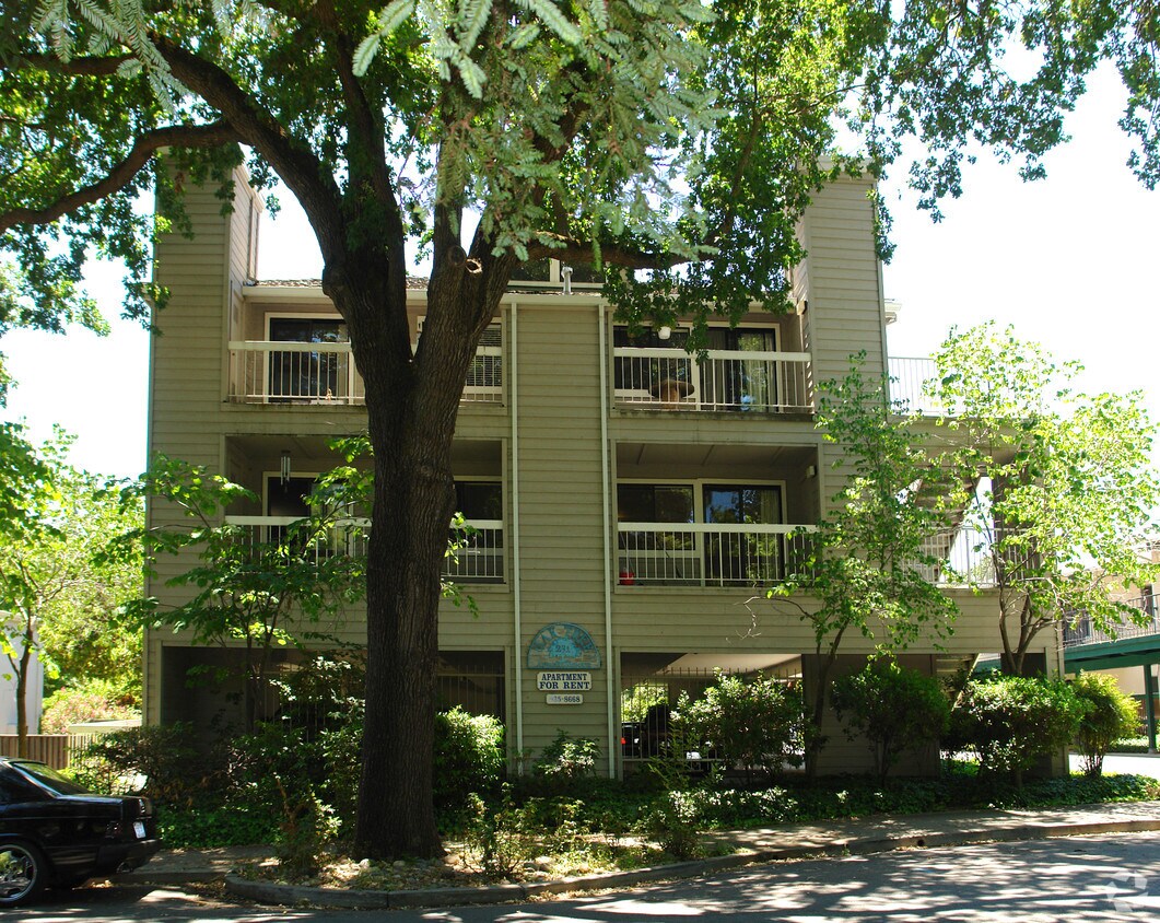 Building Photo - 231 Lafayette Cir