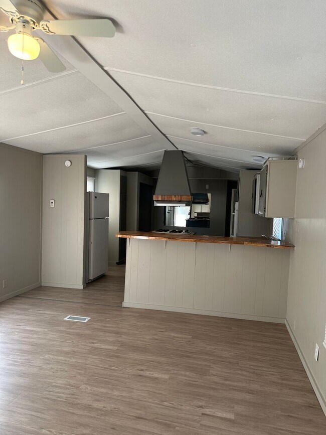 Building Photo - 3/2 Trailer house, newly painted inside and out!