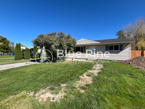 Building Photo - 450 Crimson Dr