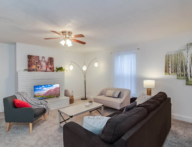 Living Room - 334 E High St