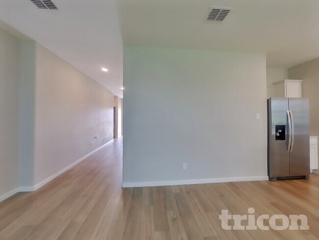 Foto del edificio - 235 Jenkinson Dr