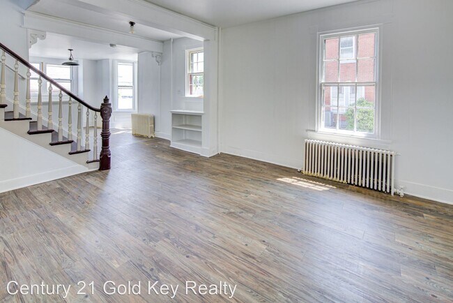 Building Photo - 3 br, 1 bath House - 130 W Main Street