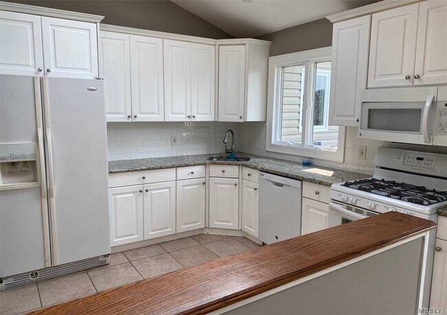 Foto del edificio - 16 Roland Pl