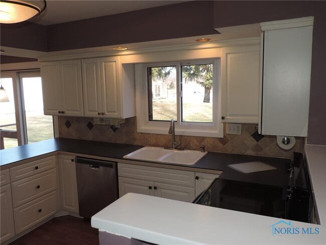 Building Photo - 6621 Embassy Ct