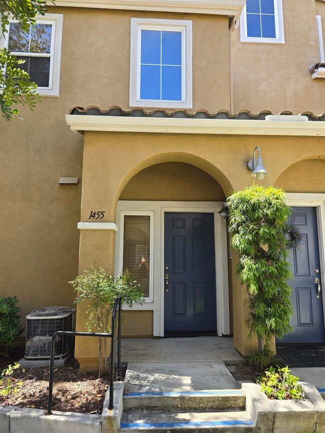 Building Photo - 1455 Paseo Aurora