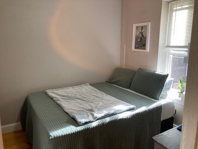 Building Photo - 15 Irving St