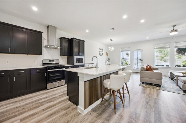 Foto del edificio - 3215 Creston Gate Dr