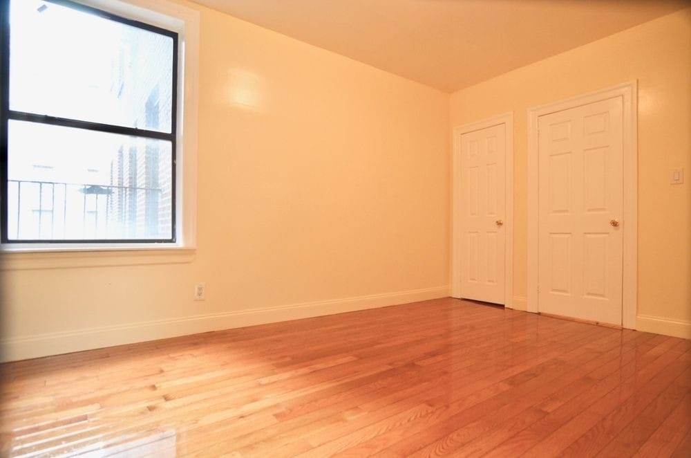 Primary Photo - 4996 Broadway