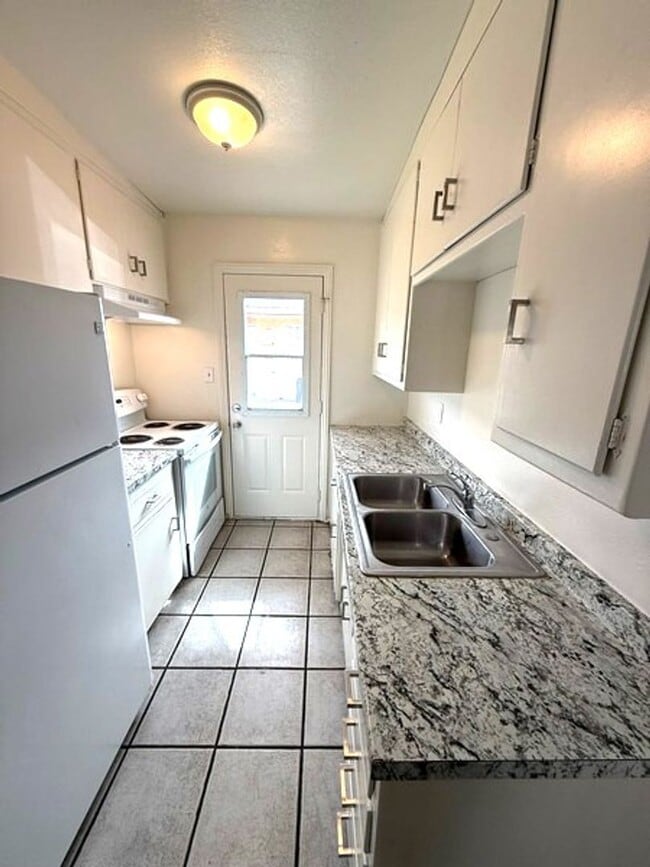 Building Photo - 1 bedroom apartment in Guadalupe