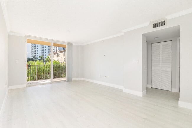 Building Photo - 1801 N Flagler Dr