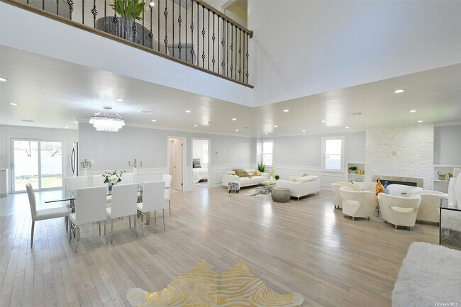 Building Photo - 1582 Middle Neck Rd