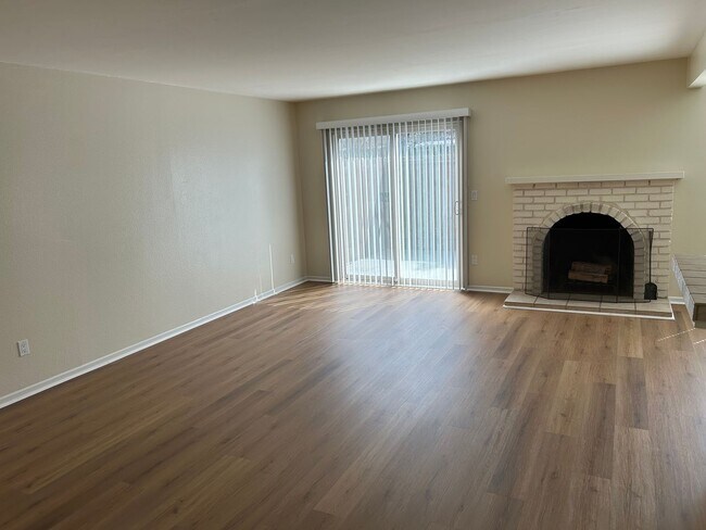 Foto del edificio - 3 Bedroom Home Near UCSD, UTC Mall, and Be...
