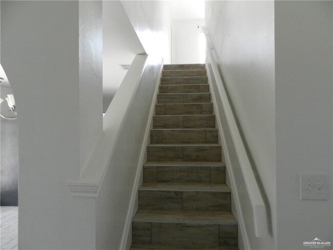 Building Photo - 7 Providence Ave