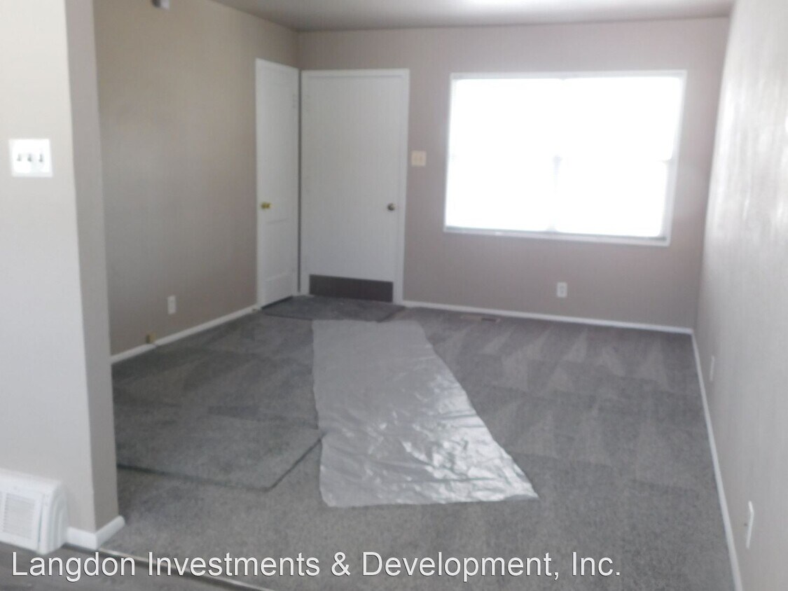 Primary Photo - 3 br, 1 bath House - 358 S. Sinlcair
