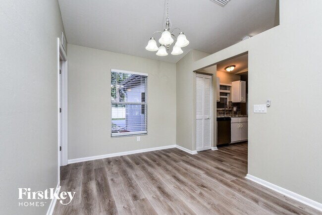 Building Photo - 3330 SW 27th Ave