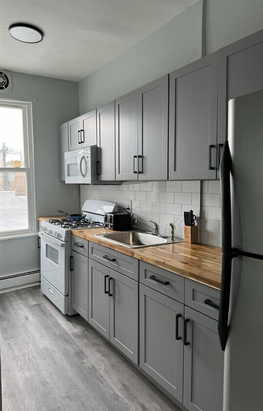 Foto principal - 1172 Summit Ave