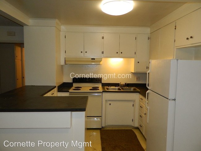 Building Photo - 6727-6727 Greenback Ln