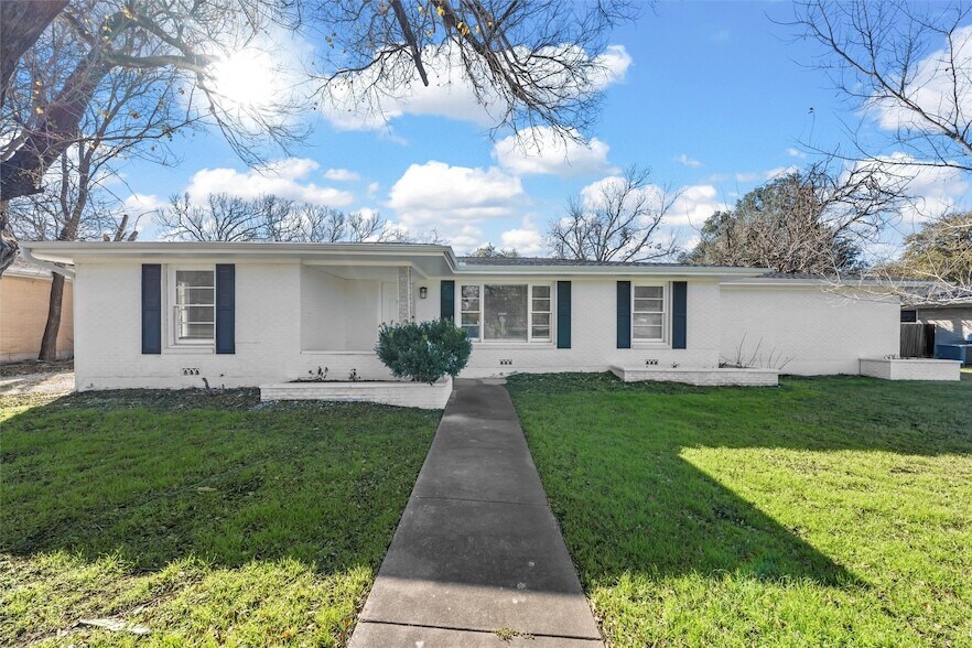 Foto principal - 2416 Lake Air Dr