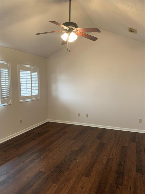 Building Photo - 3842 Knollcrest Dr