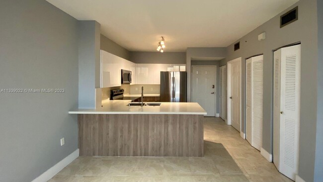 Foto del edificio - 2425 SW 27th Ave