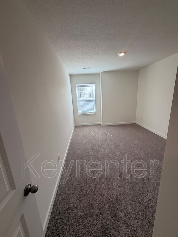 Foto del edificio - 7033 Randleman Dr